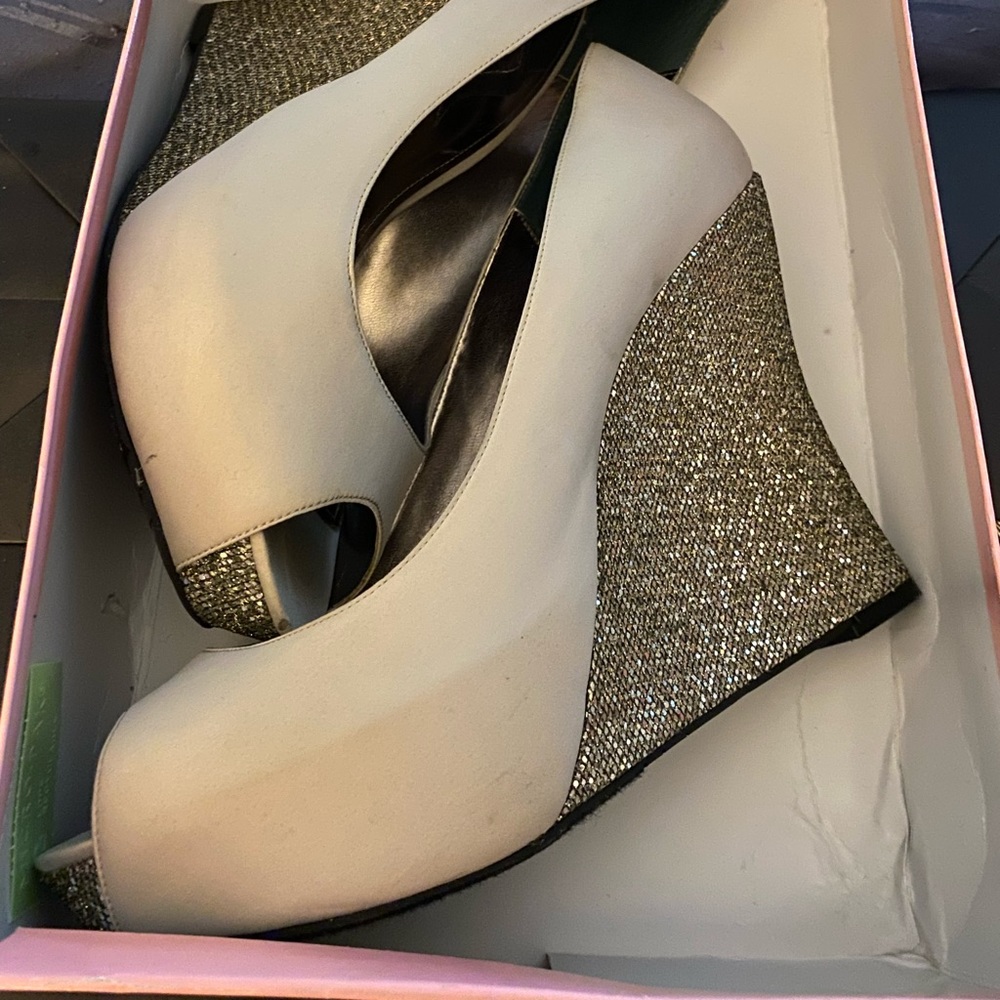 Nina size 10 cream wedged heel